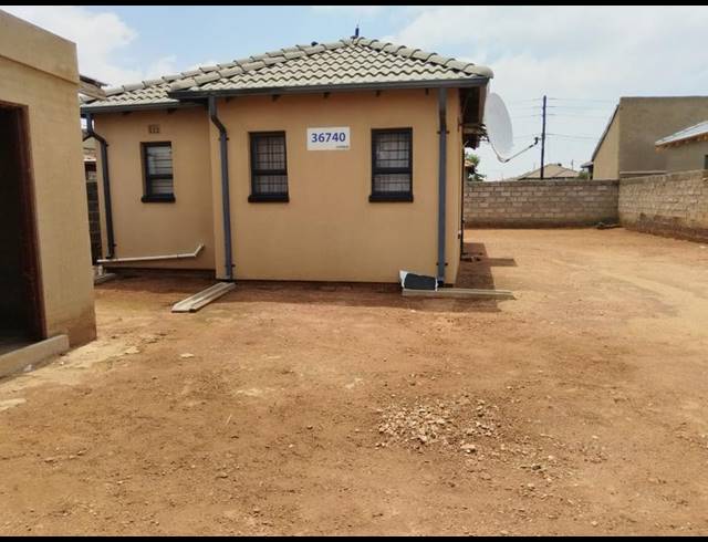 2 BEDROOM HOUSE FOR SALE IN PROTEA GLEN EXT